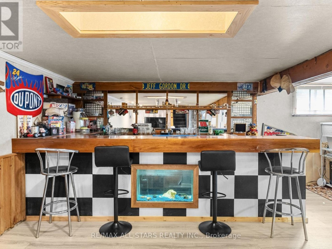 6077 HWY 35, 
