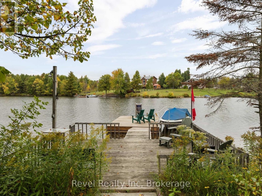 210 BURNETT'S ROAD, Manitouwabing Lake