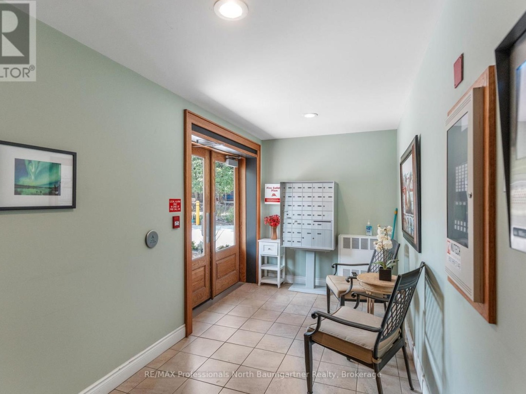 208 - 4 LAKE AVENUE, 