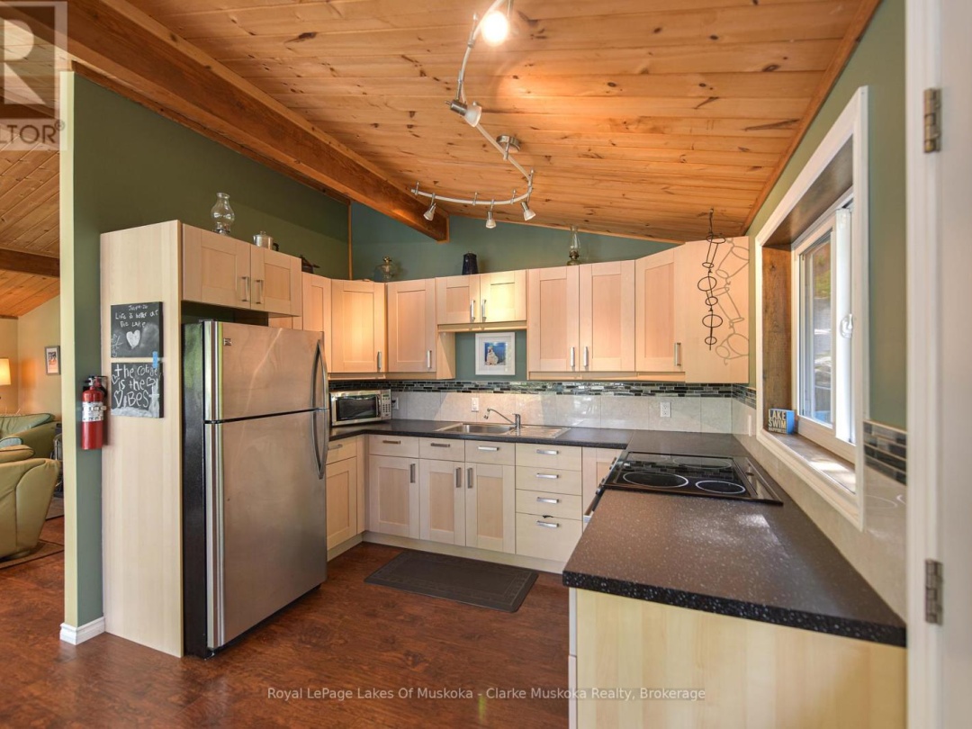 3946 East Shore Road, Gloucester Pool