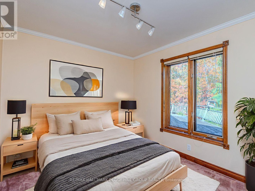 1564 HONEY HARBOUR ROAD, 