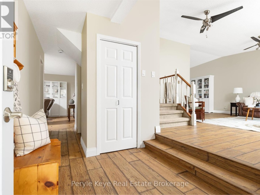 8 SHAW CRESCENT, 