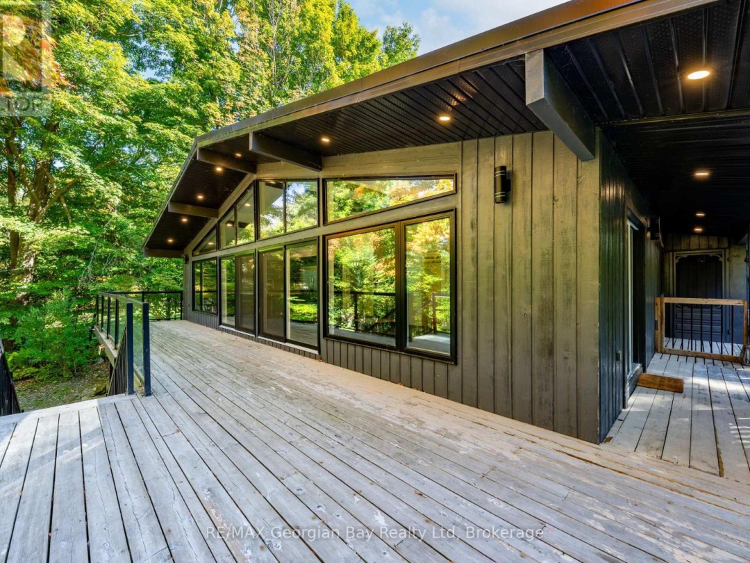 1745 TWIN OAKS CRESCENT, 