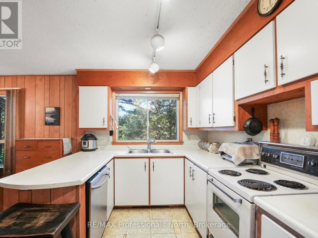 1021 MILLWOODS ROAD, 