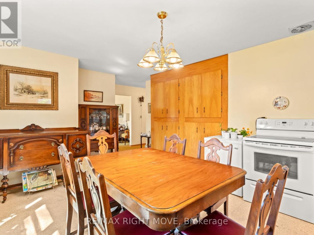 504 SIMCOE STREET, 