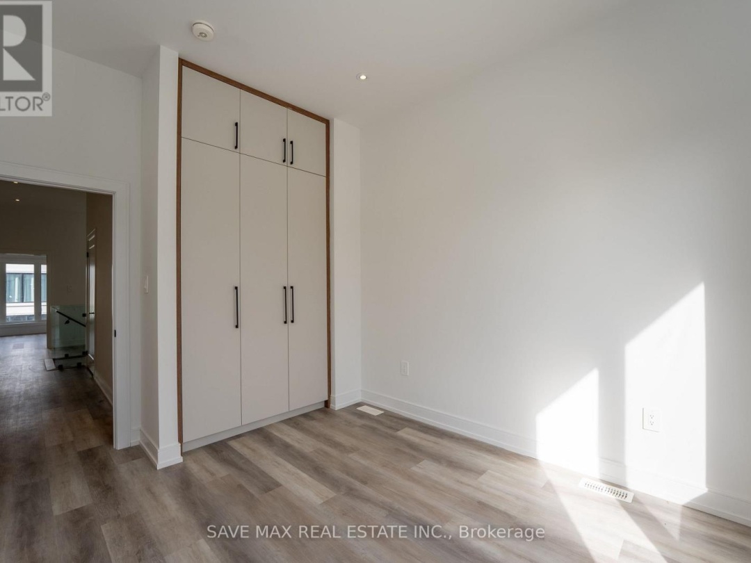 3775 SUNBANK CRESCENT, 