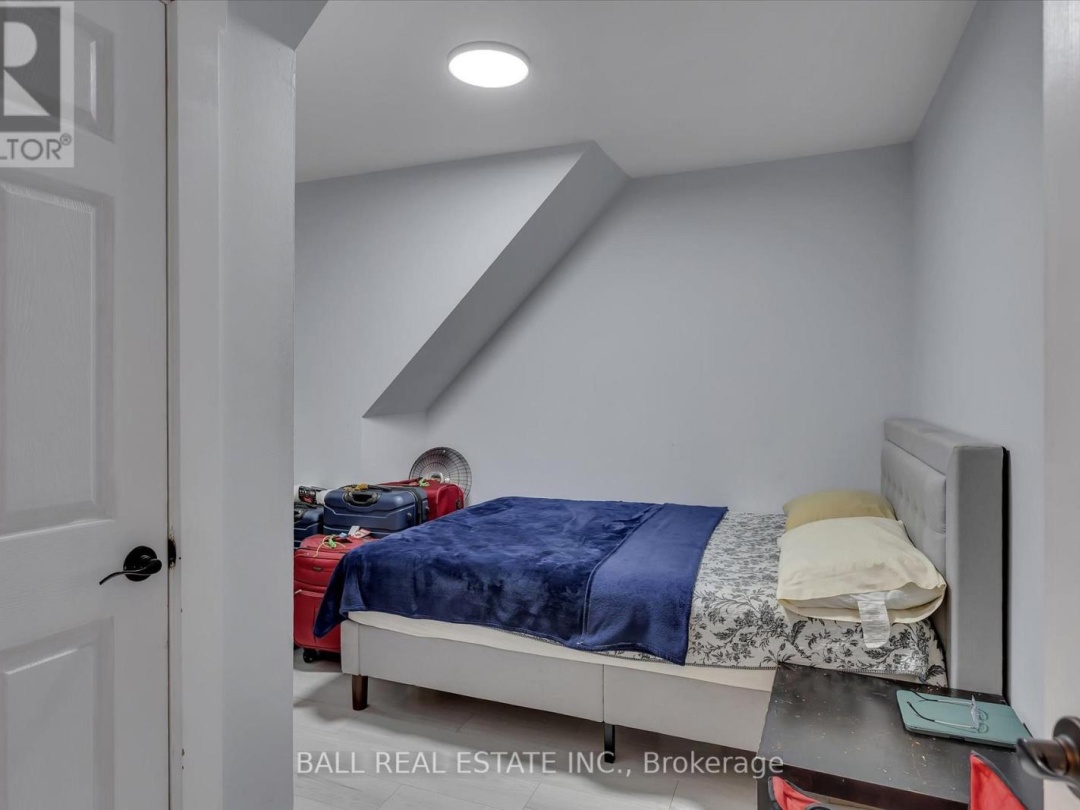 32 CHERRYHILL STREET, 