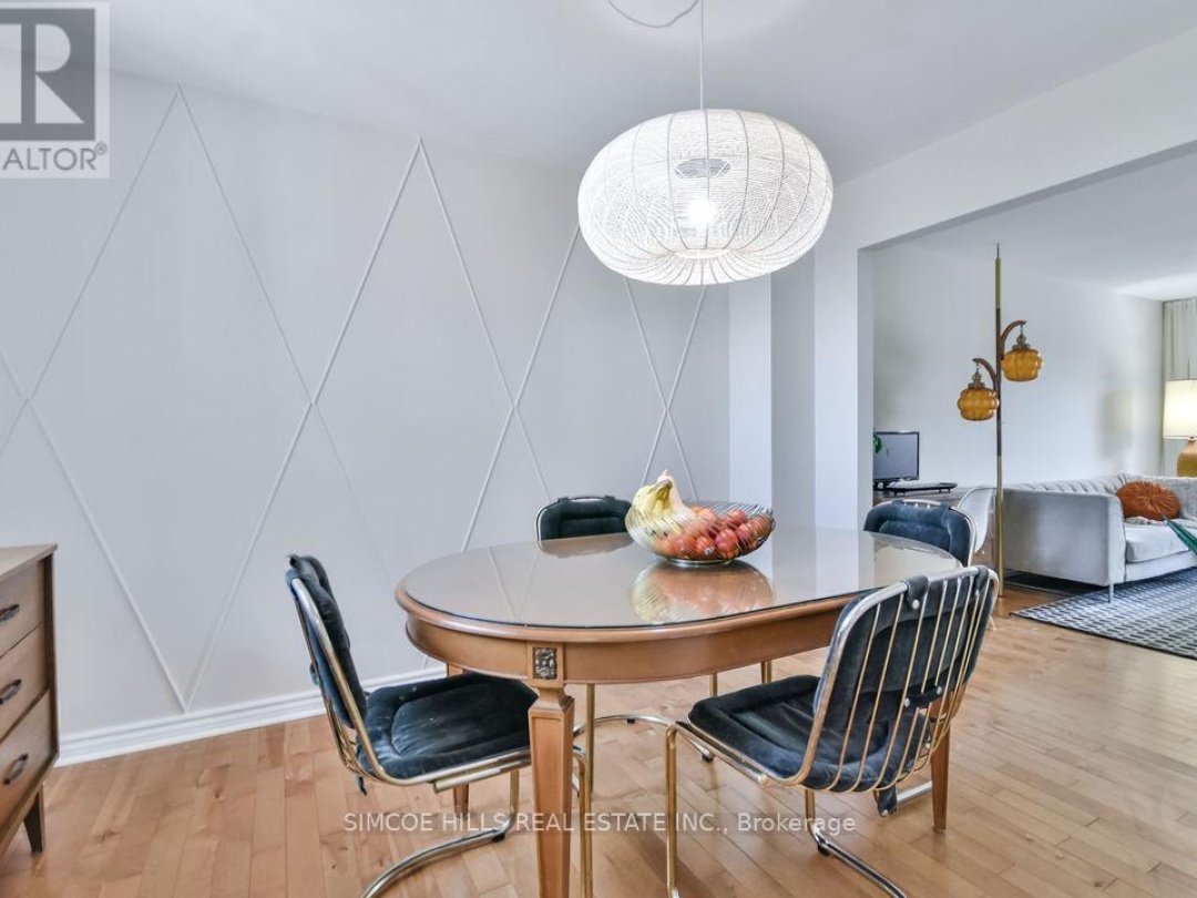 40 LAURENTIAN LANE, 