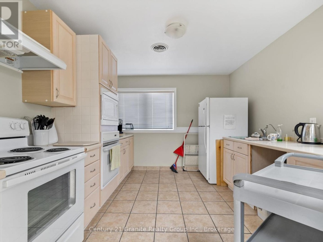 58 CREEKSIDE CIRCLE, 