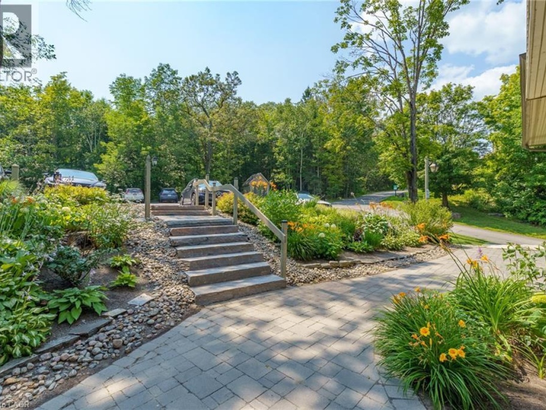 131 GRANDVIEW HILLTOP Drive Unit# 1, 