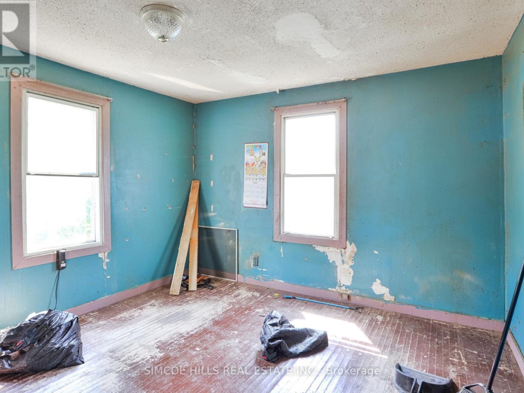 236 FRONT STREET S, 