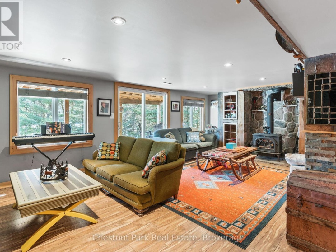 1581 Breckles Drive, Little Redstone Lake