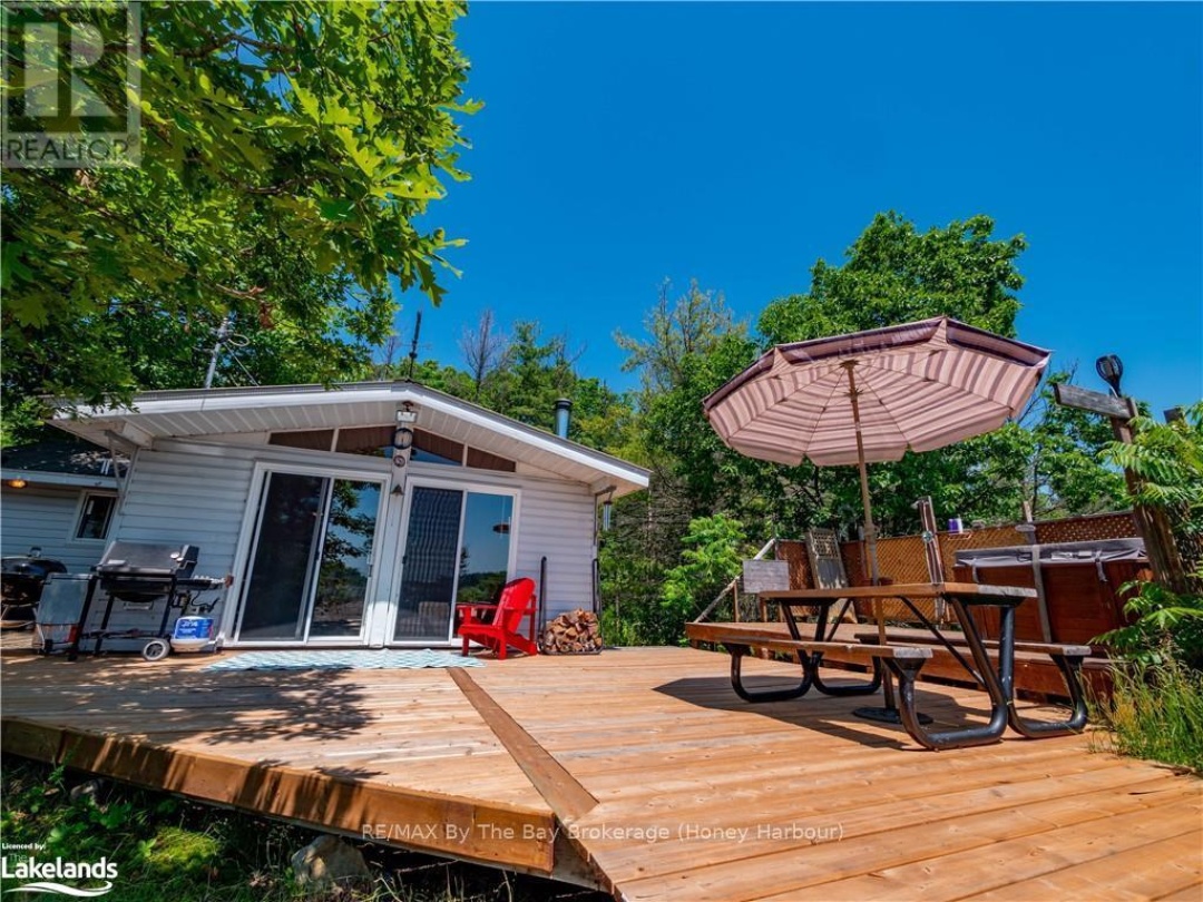 6932 Island 1810 / Bone Island, Georgian Bay