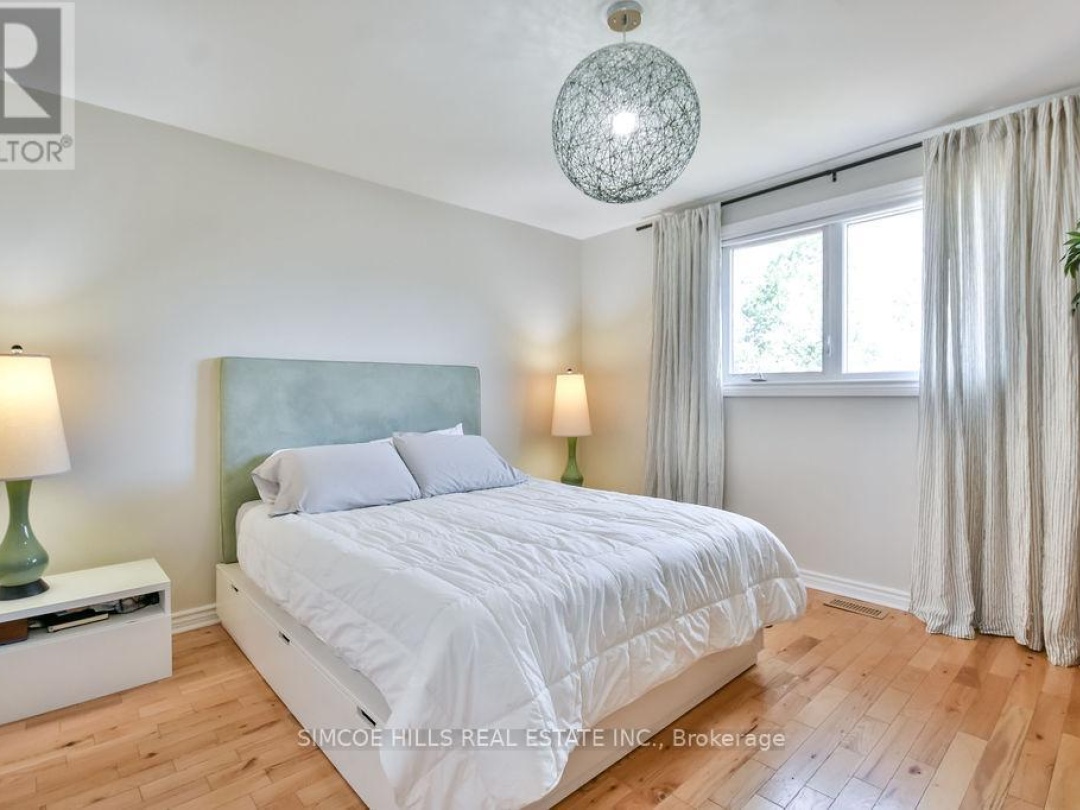 40 LAURENTIAN LANE, 