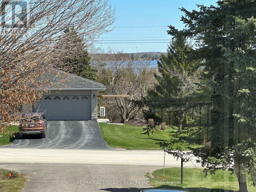 369 The Captain's Cor, Pigeon Lake