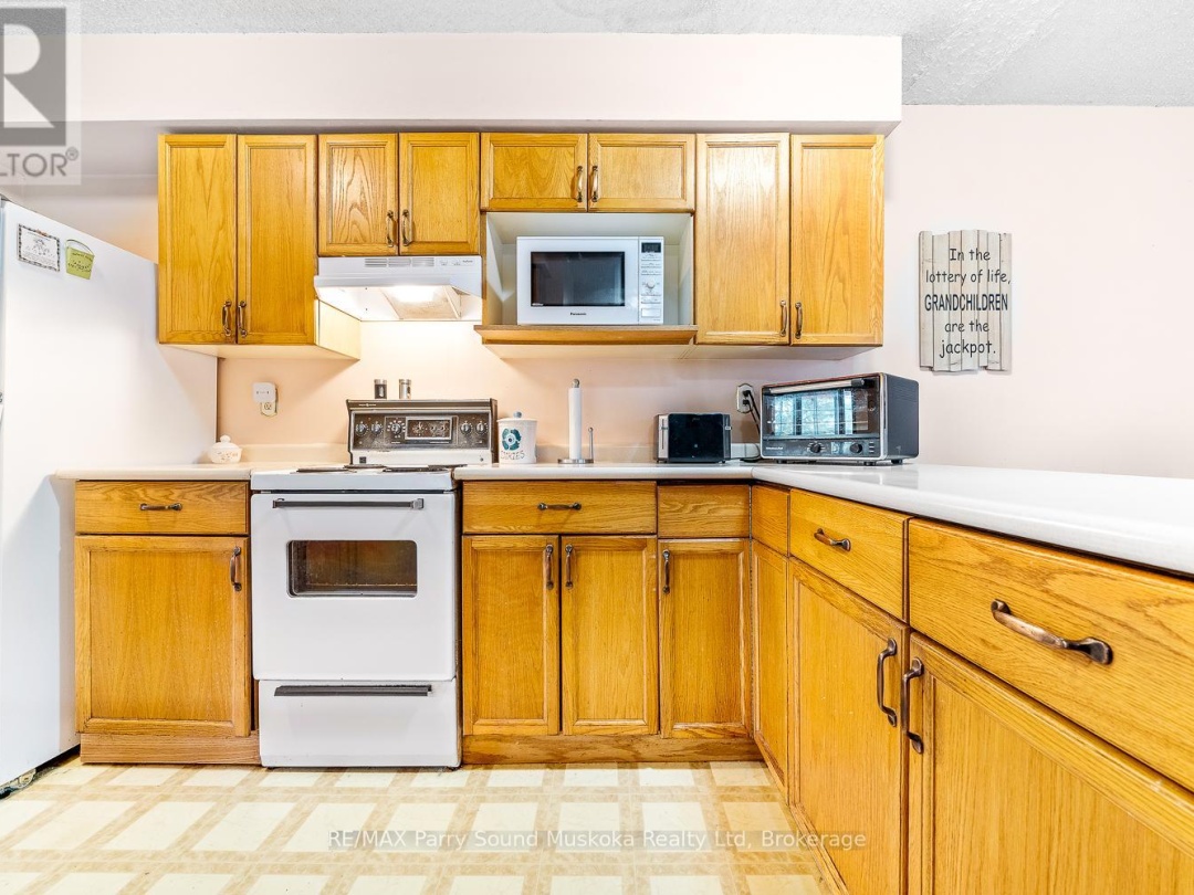 18 GEORGIAN BAY AVENUE, 