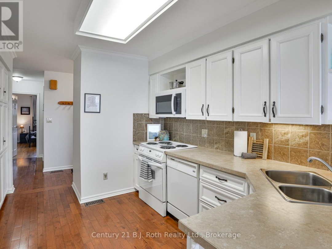231 VICTORIA CRESCENT, Lake Simcoe