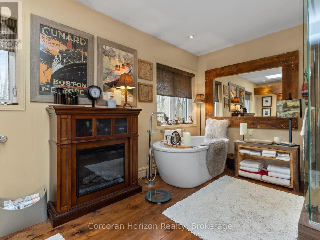2517 HONEY HARBOUR ROAD, 