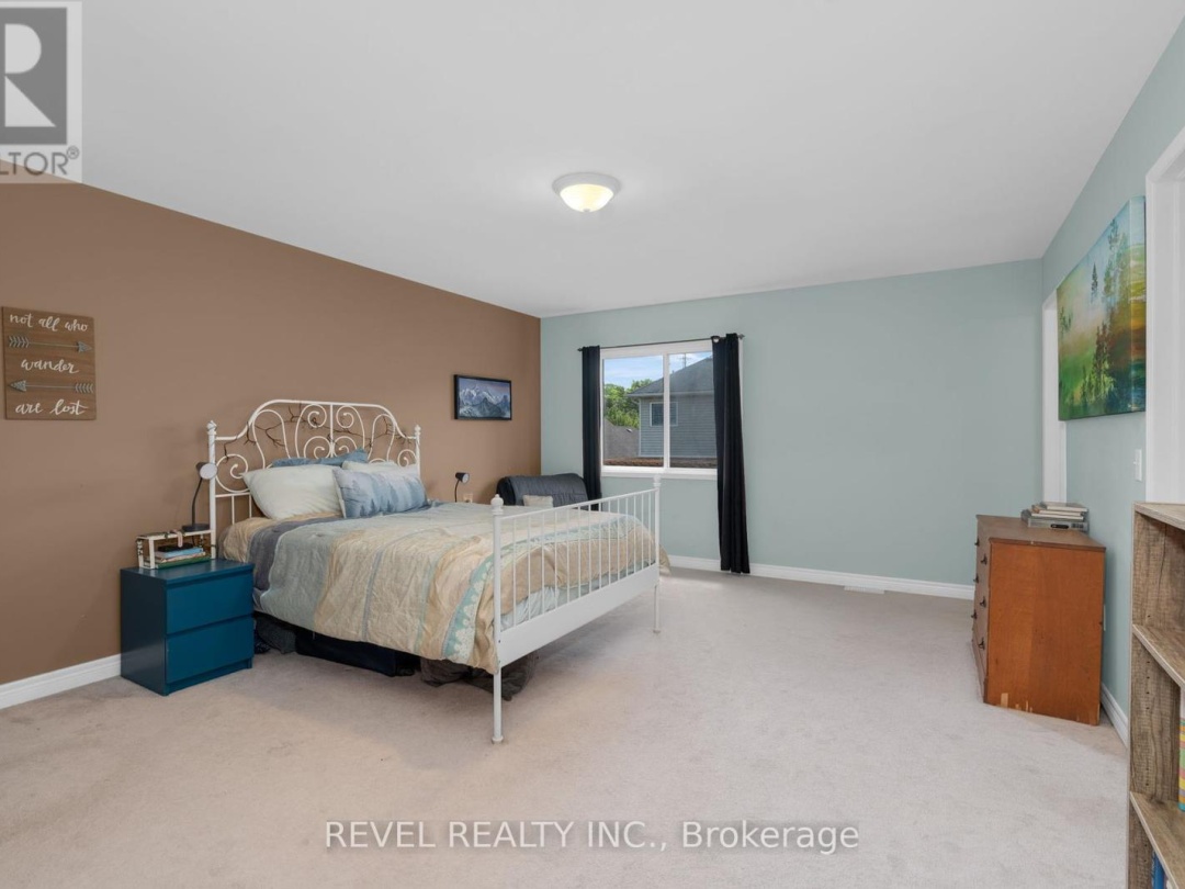 36 800 West Ridge Boulevard, Orillia