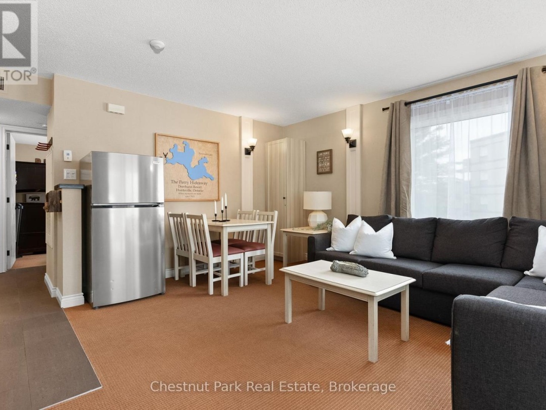 52 107 1235 Deerhurst Drive, Peninsula Lake