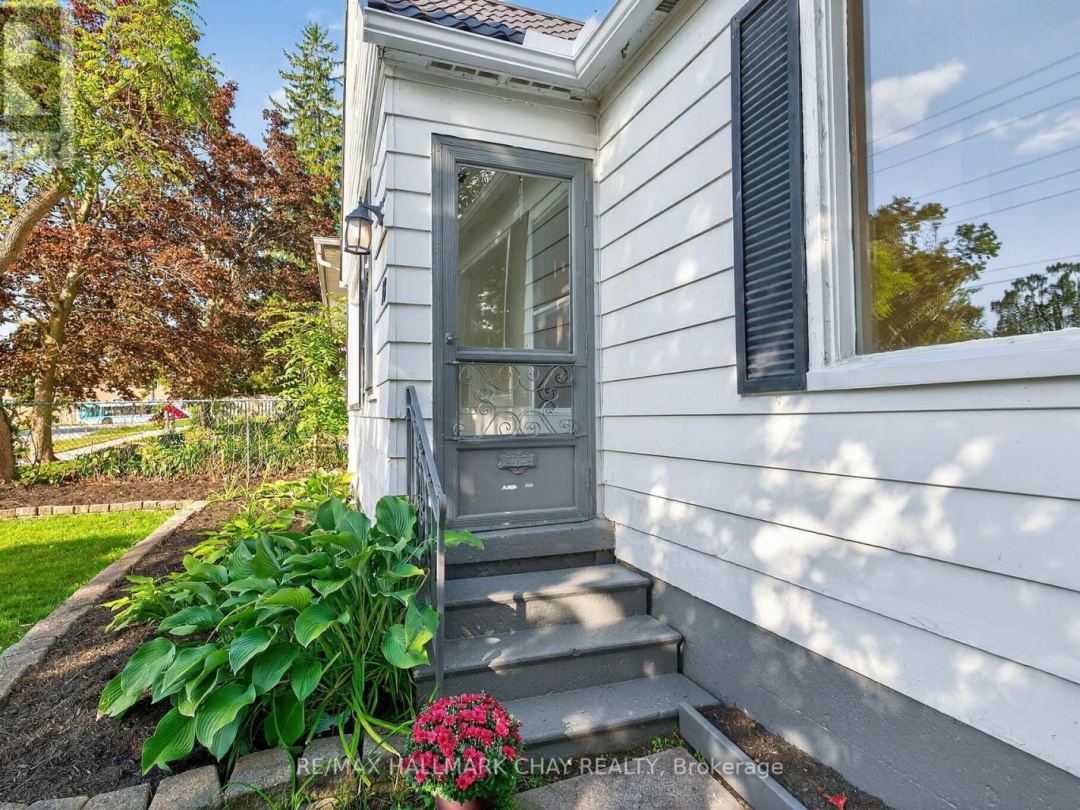 18 NORTH STREET E, 