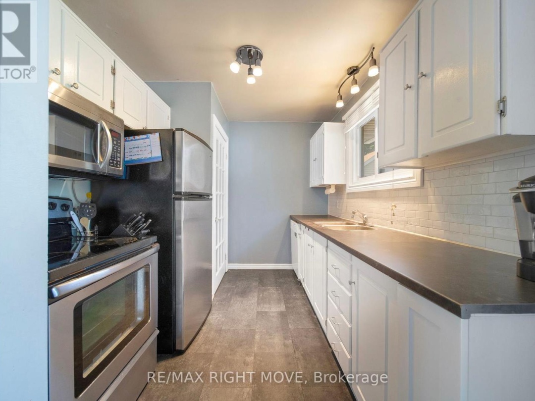 3 WESTMOUNT DRIVE N, 