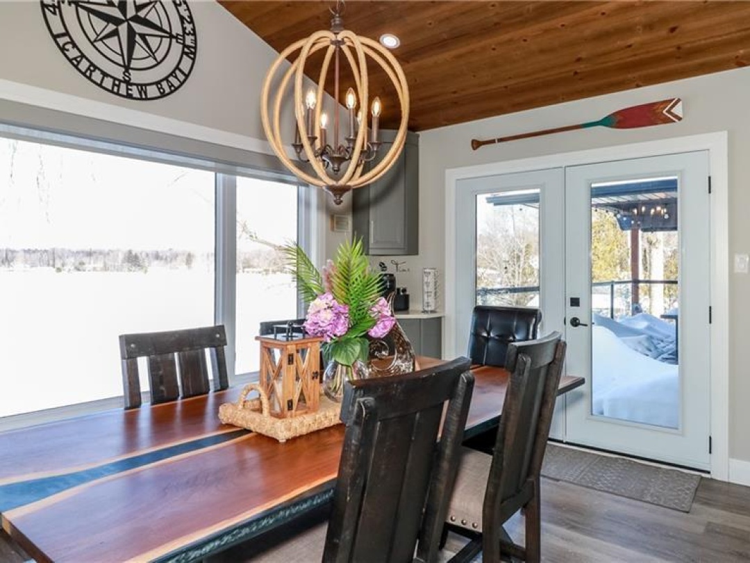 241 Eight Mile Point Road, Lake Simcoe