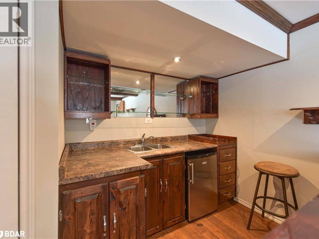 7187 BEACH Drive, 