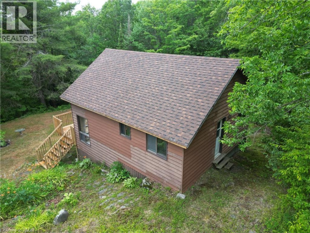 1044 ENGLISH Circle, 