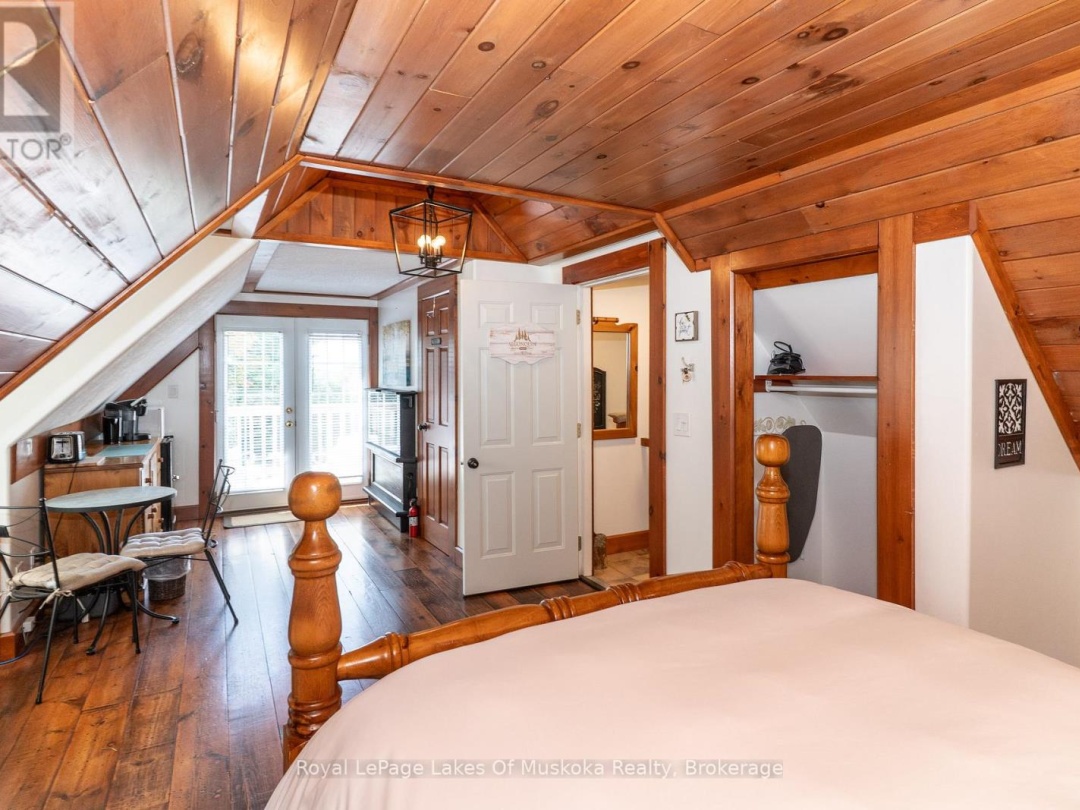 1080 WALKERS GLENN CRESCENT, 