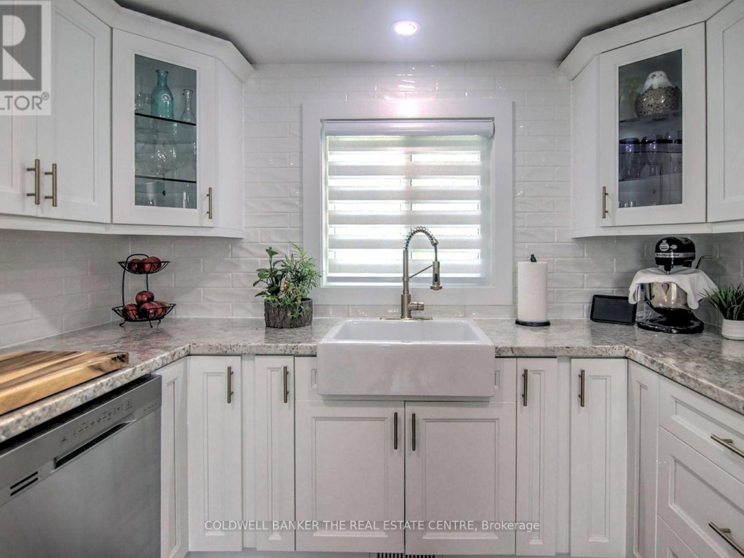 55 PRINCE STREET W, 