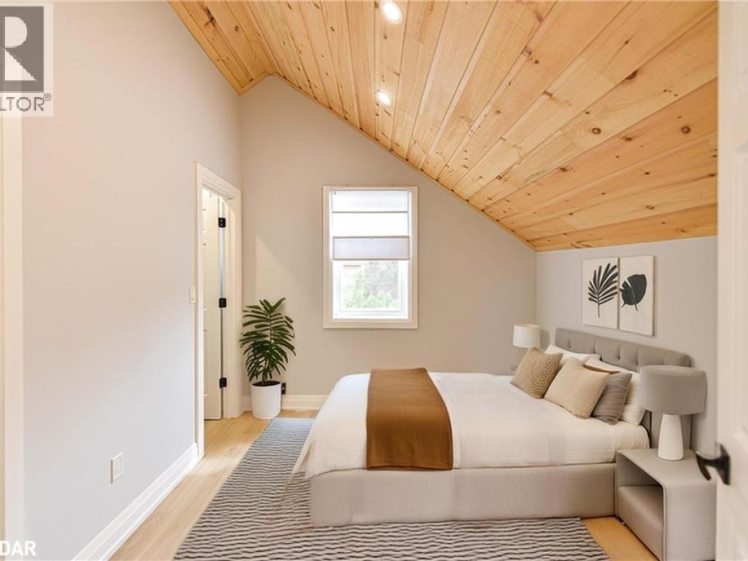 274 MISSISSAGA Street W, 