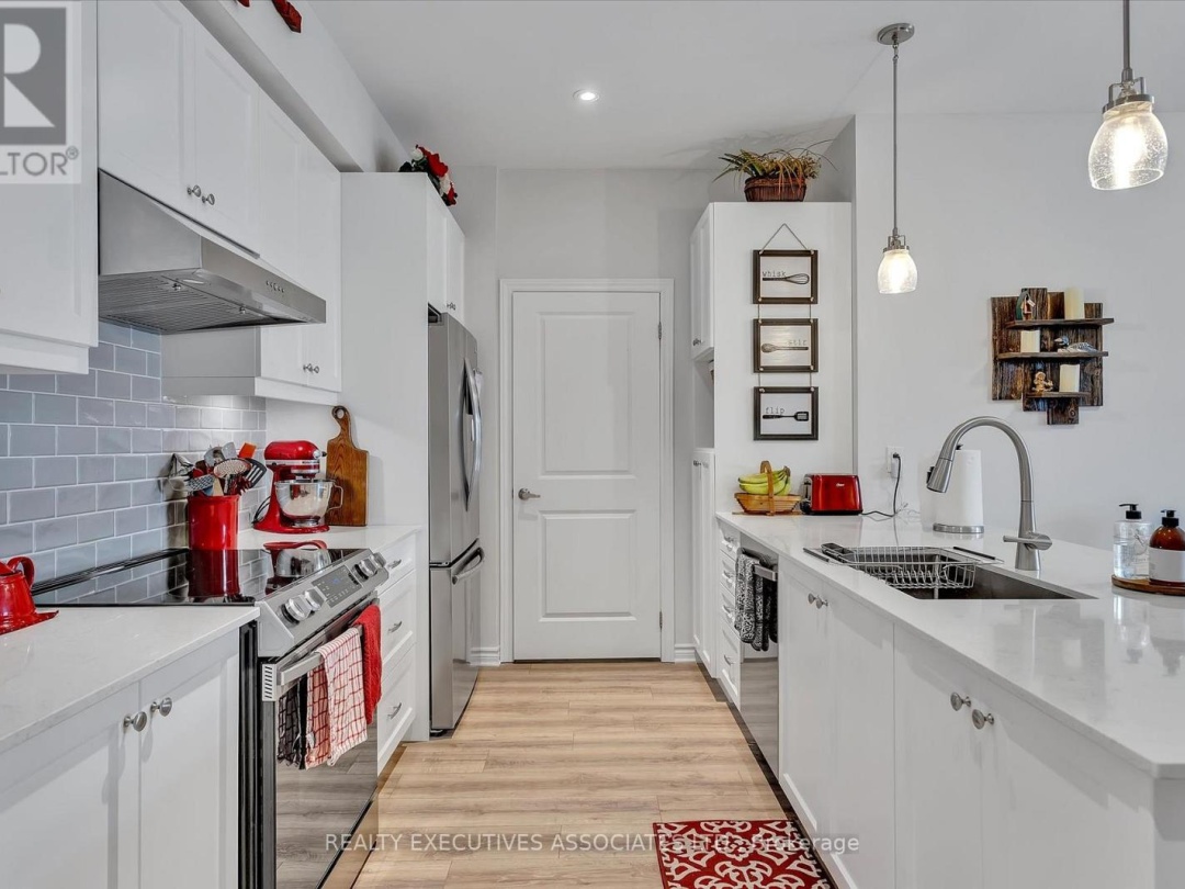 36 - 17 LAKEWOOD CRESCENT, 