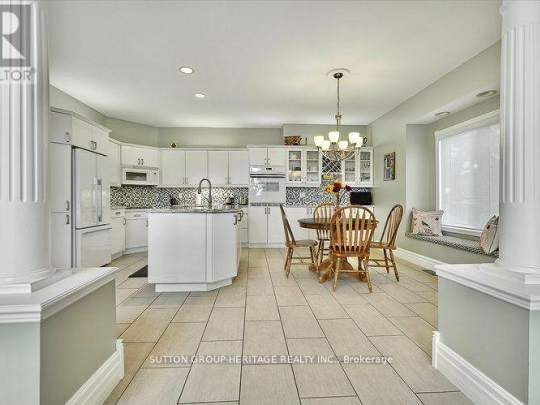 400 FRONT STREET W, 