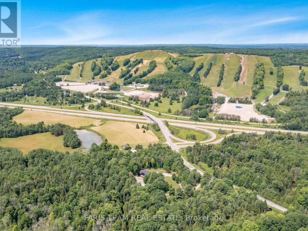 151 Mount Saint Louis Road E, Coldwater Lake