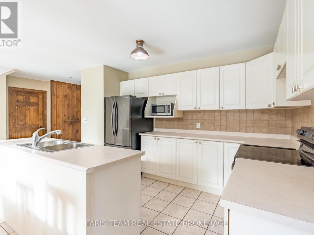 7516 ISLAND CRESCENT, 