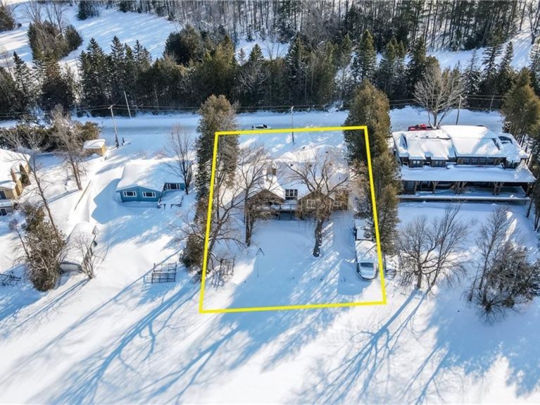 241 Eight Mile Point Road, Lake Simcoe