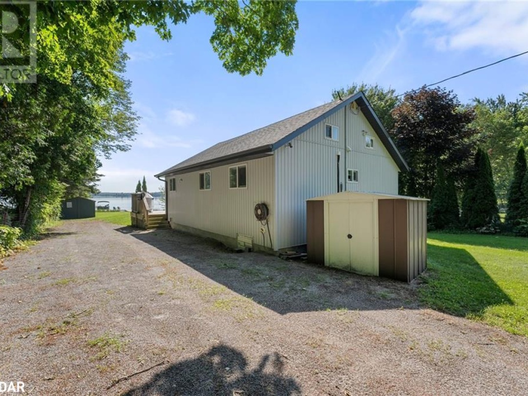 104 Fulsom Crescent, Dalrymple Lake