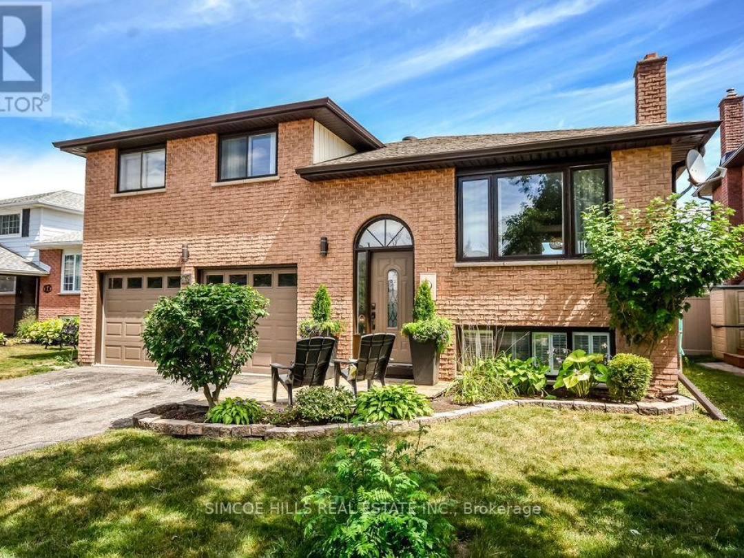 40 LAURENTIAN LANE, 