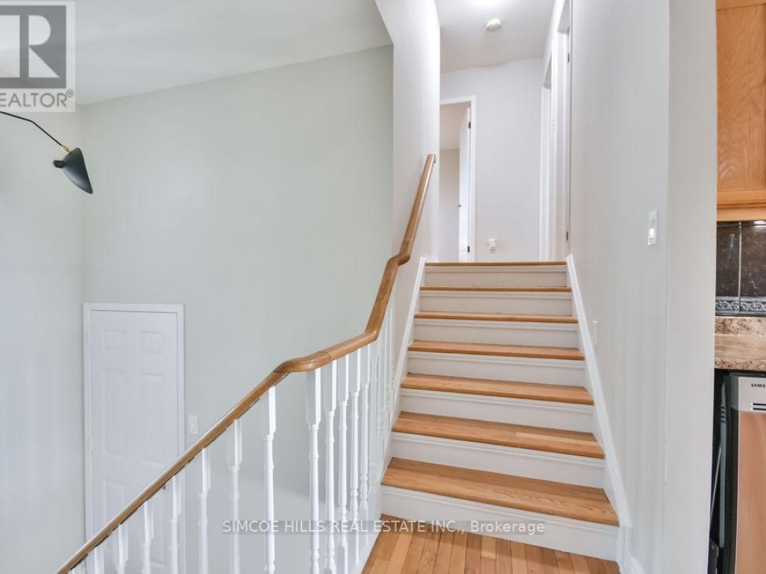 40 LAURENTIAN LANE, 