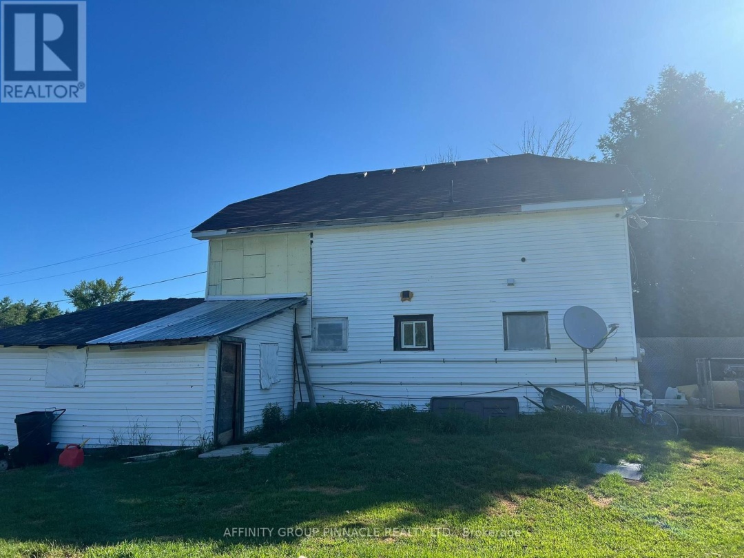 7657 HWY 35, 