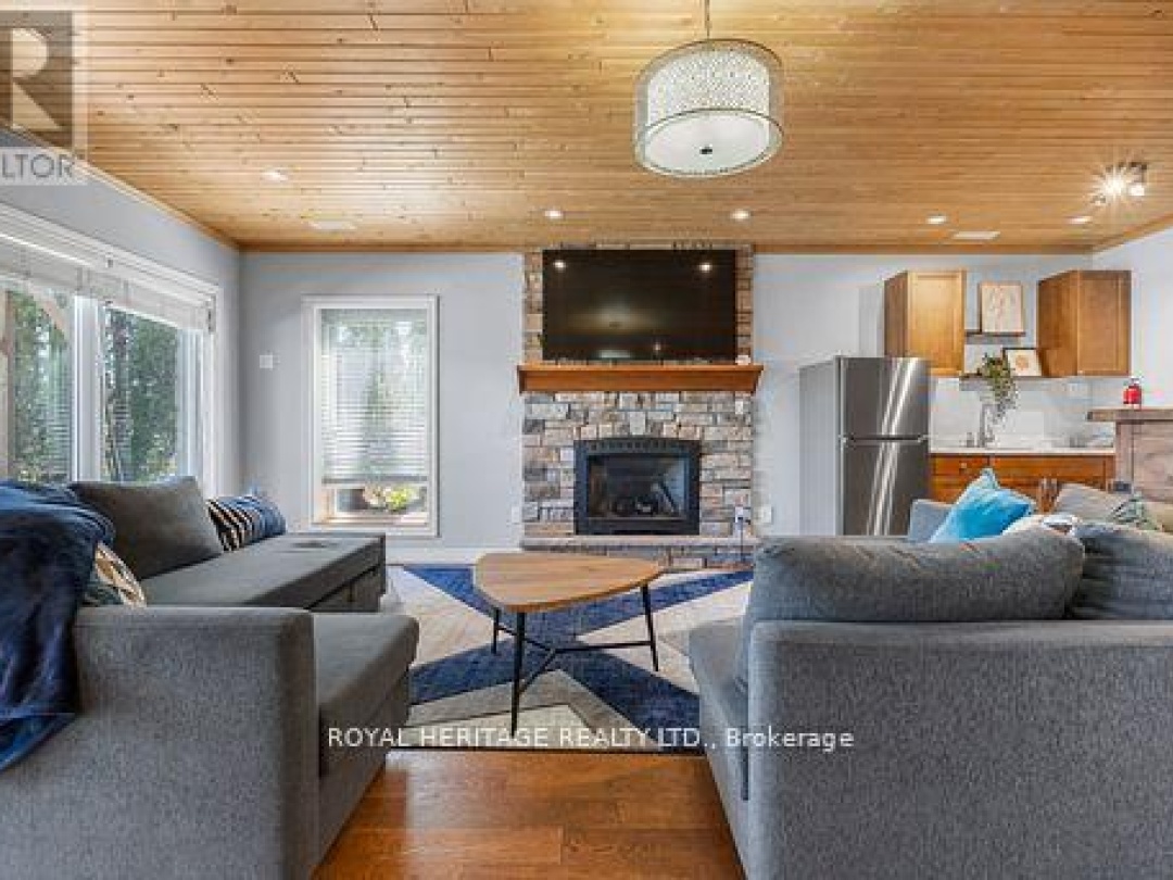 34 HILLS ROAD, Pigeon Lake