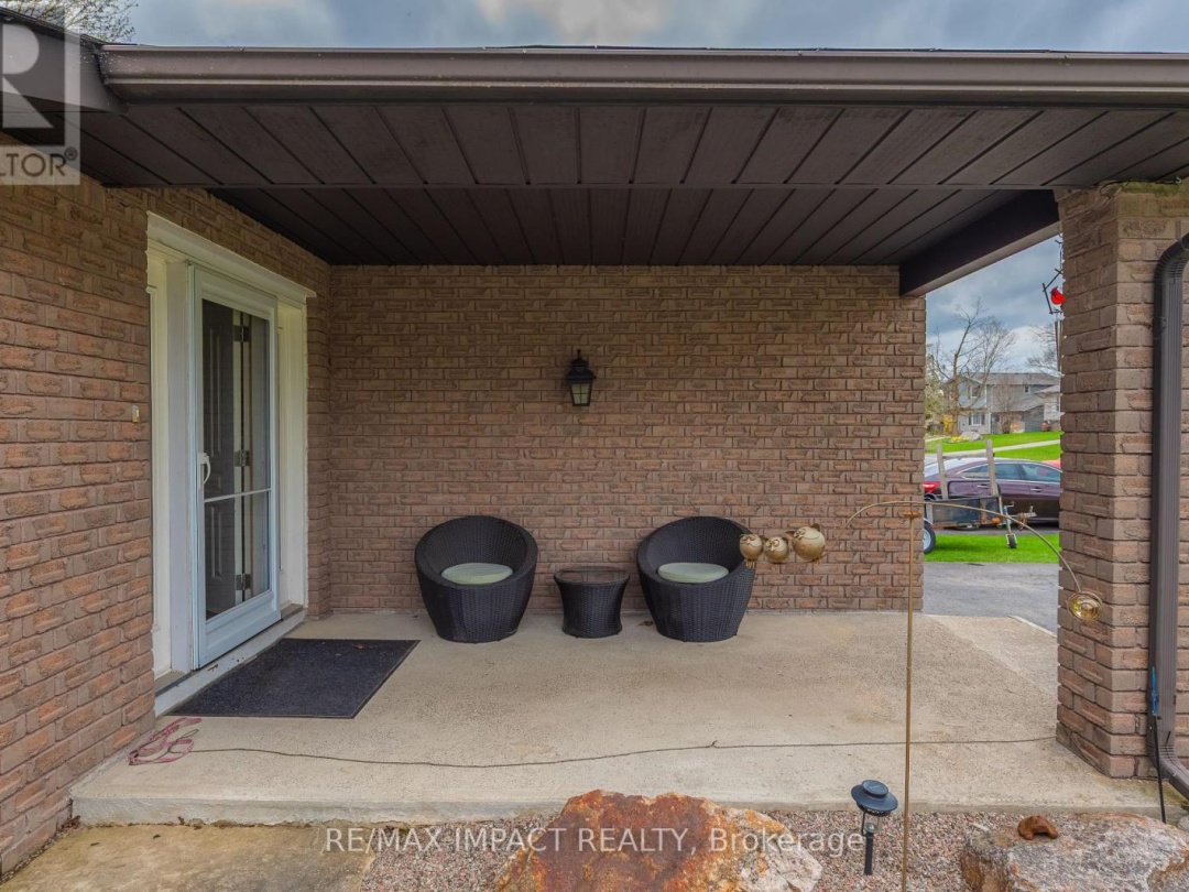 10 CEDARTREE LANE, 