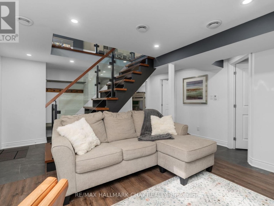 1 IROQUOIS RIDGE,