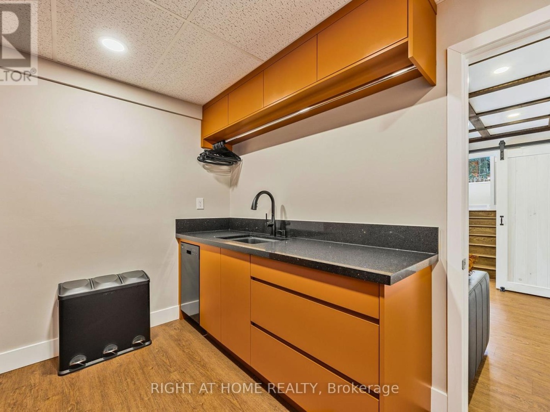7592 East River Road, Black Lake