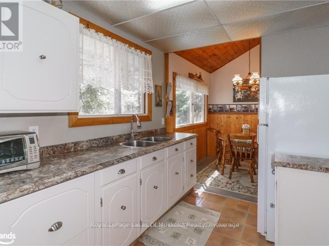 32 MAPLE LEAF DRIVE, Lake Vernon