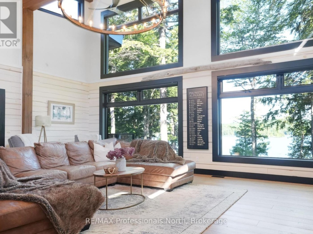 1046 LONE WOLF CRESCENT, 