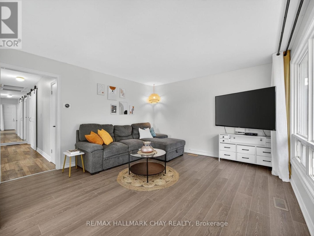 67 SIMCOE STREET, 