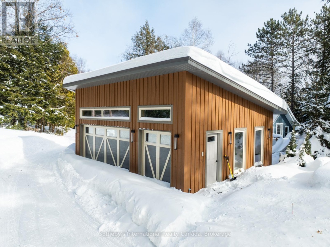 1075 Elmhurst Lane, Kennisis Lake