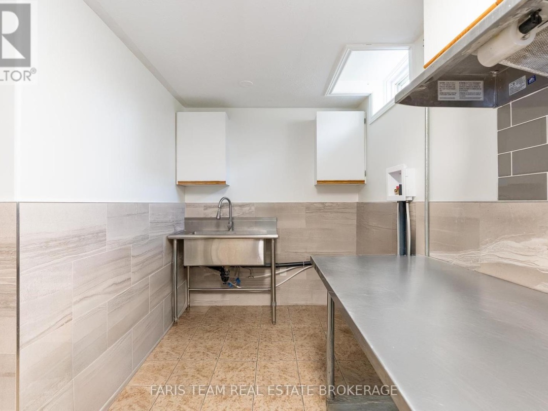 2 VANESSA DRIVE, 